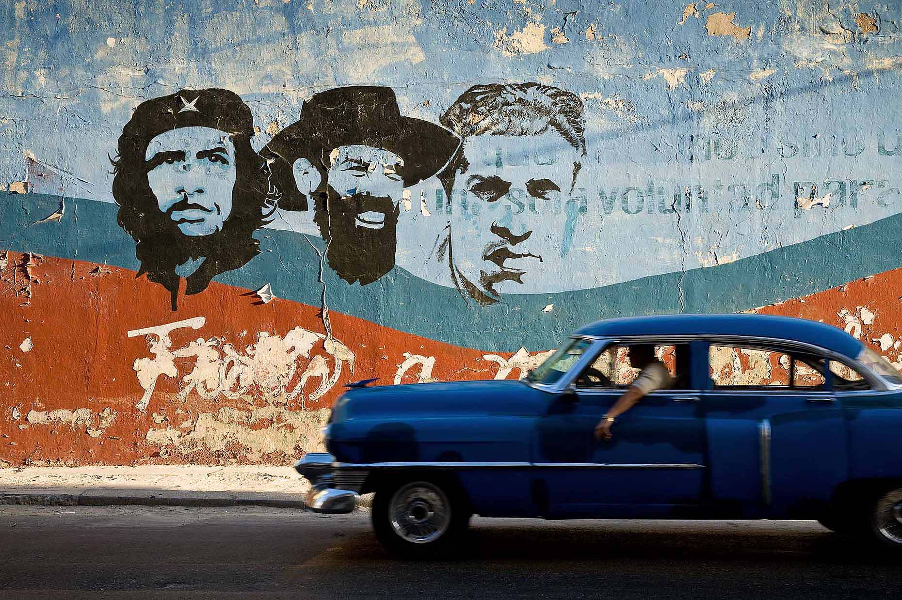 wall-mural-fidel-che-havana-vintage-car-cuba-36