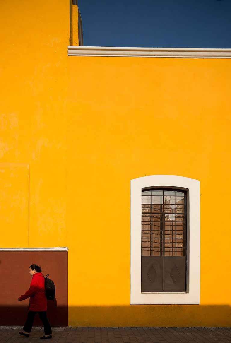 yellow-building-colour-cholula-puebla-mexico
